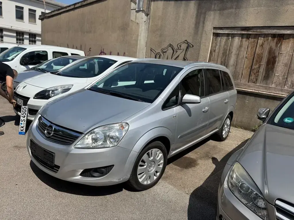 Gebraucht Opel Zafira Edition 94 PS (69 kW) 2008 Silber Van / Kleinbus