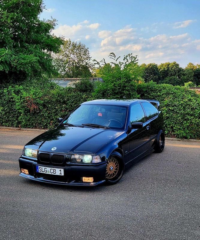 Schwarz Gebraucht 1999 BMW 316 Compact M Sport Kleinwagen | 3.900 € (Fairer Preis) - Bild 1/4