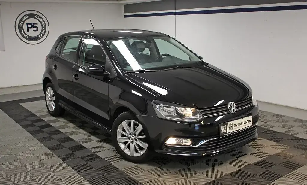Gebraucht VW Polo Highline 90 PS (66 kW) 2015 Schwarz Limousine