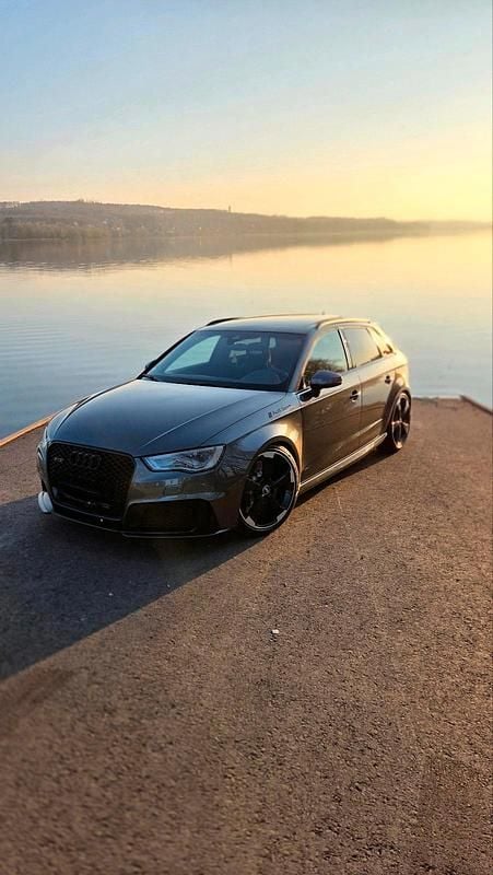 Grau Gebraucht 2016 Audi RS3 Sport Kleinwagen | 35.600 € (Fairer Preis) - Bild 1/4