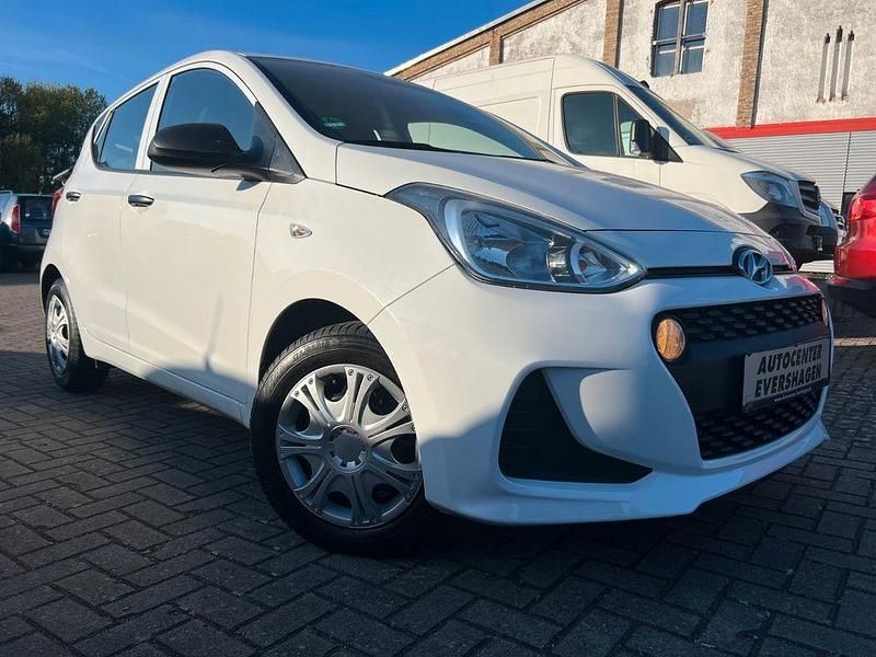 Weiß Gebraucht 2017 Hyundai i10 Basis Kleinwagen | 6.370 € (Fairer Preis) - Bild 1/4