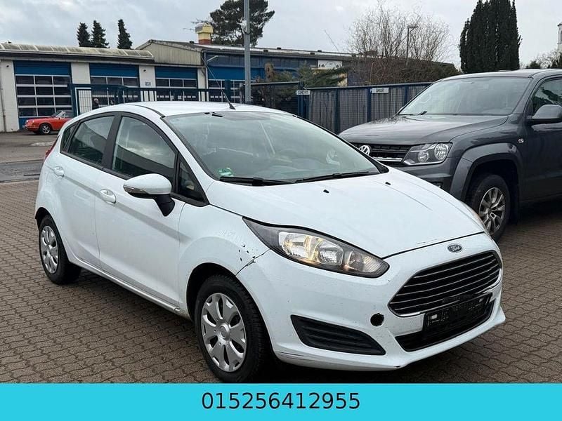 Gebraucht Ford Fiesta Trend 80 PS (58 kW) 2014 Weiß Kleinwagen