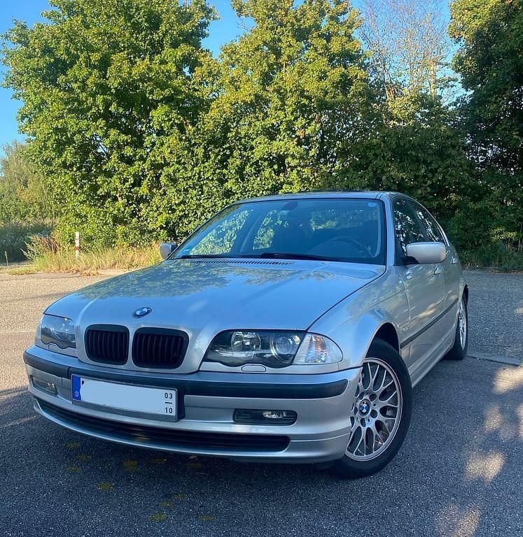 Silber Gebraucht 2001 BMW 325 Limousine | 3.000 € (Superpreis) - Bild 1/4
