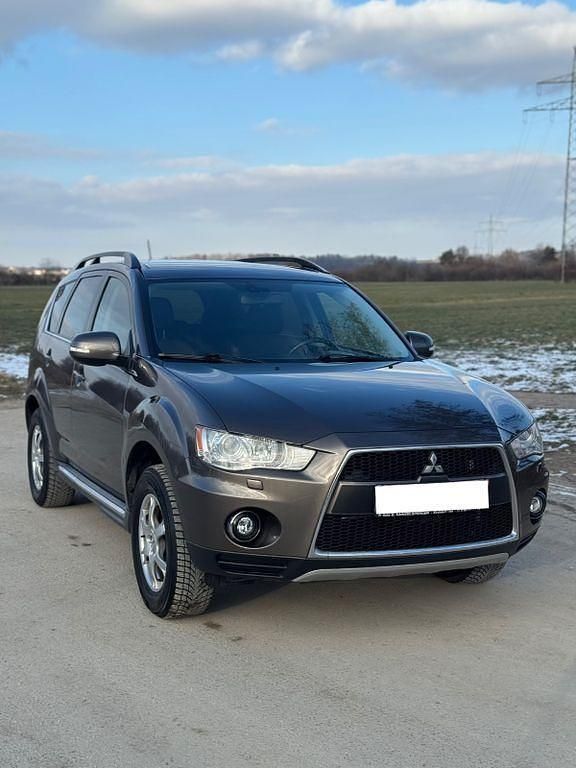 Braun Gebraucht 2011 Mitsubishi Outlander SUV | 3.950 € (Fairer Preis) - Bild 1/4
