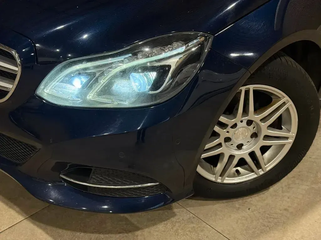 Gebraucht Mercedes E220 170 PS (125 kW) 2014 Blau Limousine