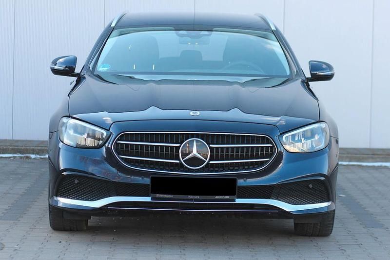 Gebraucht Mercedes E220 200 PS (147 kW) 2023 Blau Kombi