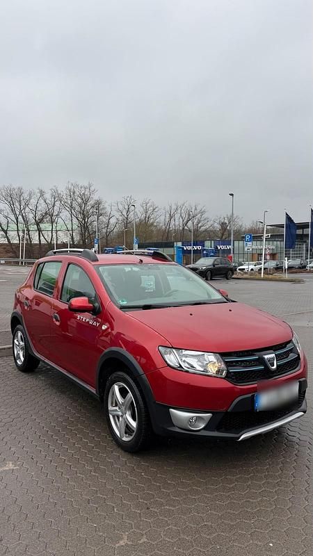 Gebraucht Dacia Sandero Stepway 90 PS (66 kW) 2015 Rot Kleinwagen