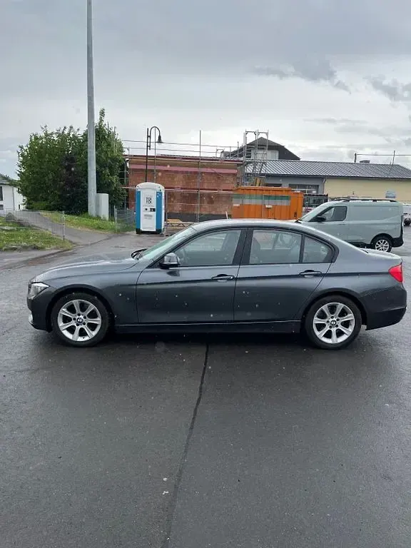 Gebraucht BMW 330 258 PS (189 kW) 2015 Grau Limousine