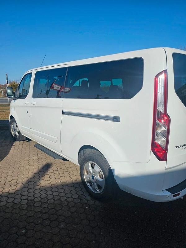 Gebraucht Ford Tourneo Titanium 170 PS (125 kW) 2016 Weiß Van / Kleinbus
