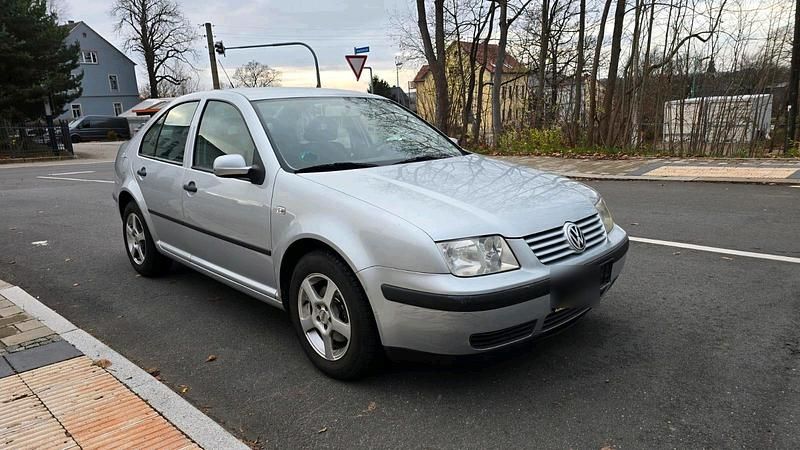 Silber Gebraucht 2001 VW Bora Limousine | 1.999 € (Fairer Preis) - Bild 1/4