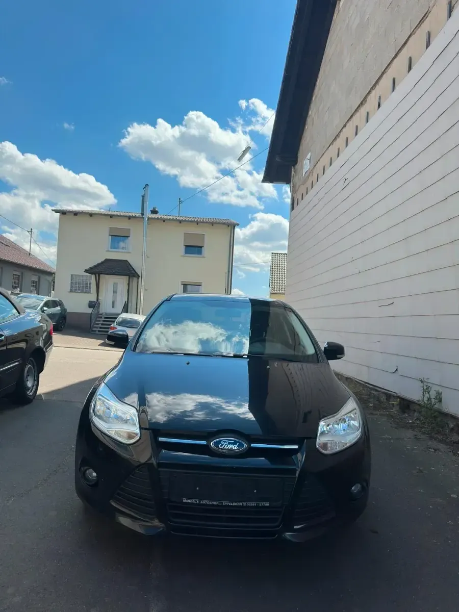 Gebraucht Ford Focus 150 PS (110 kW) 2011 Schwarz Kleinwagen