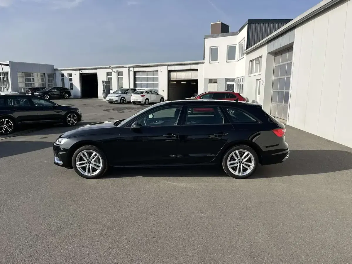 Gebraucht Audi A4 Advanced Plus 204 PS (150 kW) 2022 Mythosschwarz Kombi