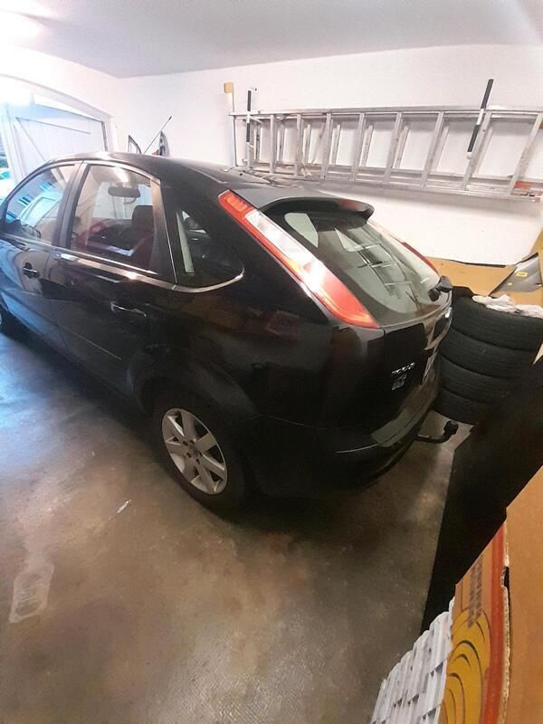 Schwarz Gebraucht 2007 Ford Focus Limousine | 980 € (Superpreis) - Bild 1/4
