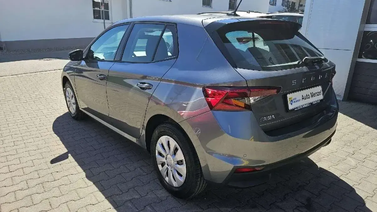Neu Skoda Fabia Essence 95 PS (69 kW) 2026 Graphitegrau metallic Kleinwagen