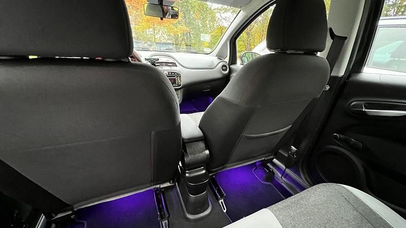 Gebraucht Fiat Punto 69 PS (50 kW) 2013 Schwarz Kleinwagen