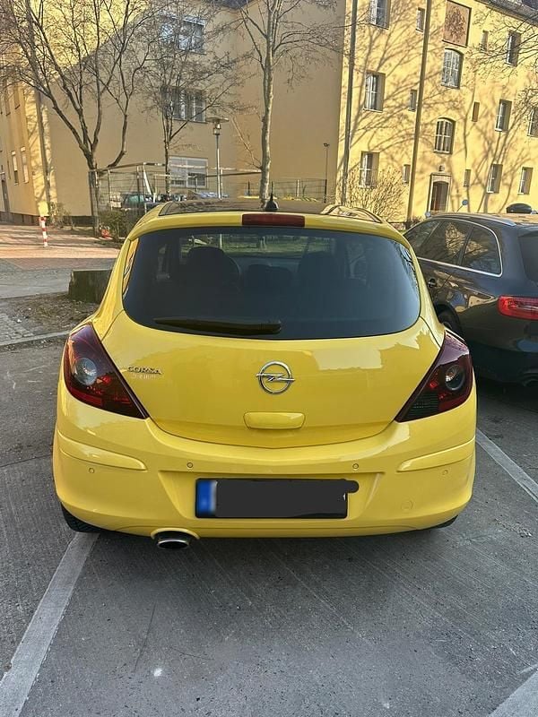 Gebraucht Opel Corsa Edition 101 PS (74 kW) 2013 Gelb Kleinwagen