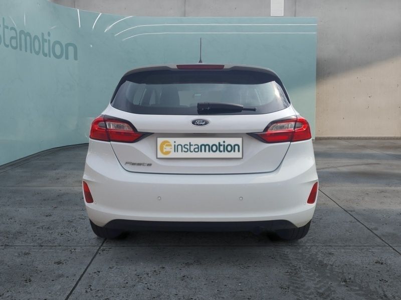 Gebraucht Ford Fiesta Cool & Connect 101 PS (74 kW) 2022 Weiß Kleinwagen