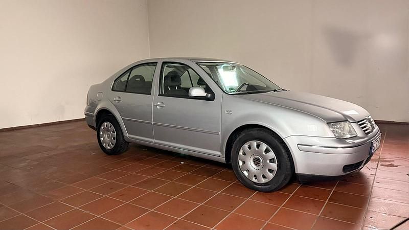 Gebraucht VW Bora 102 PS (75 kW) 2002 Silber Limousine