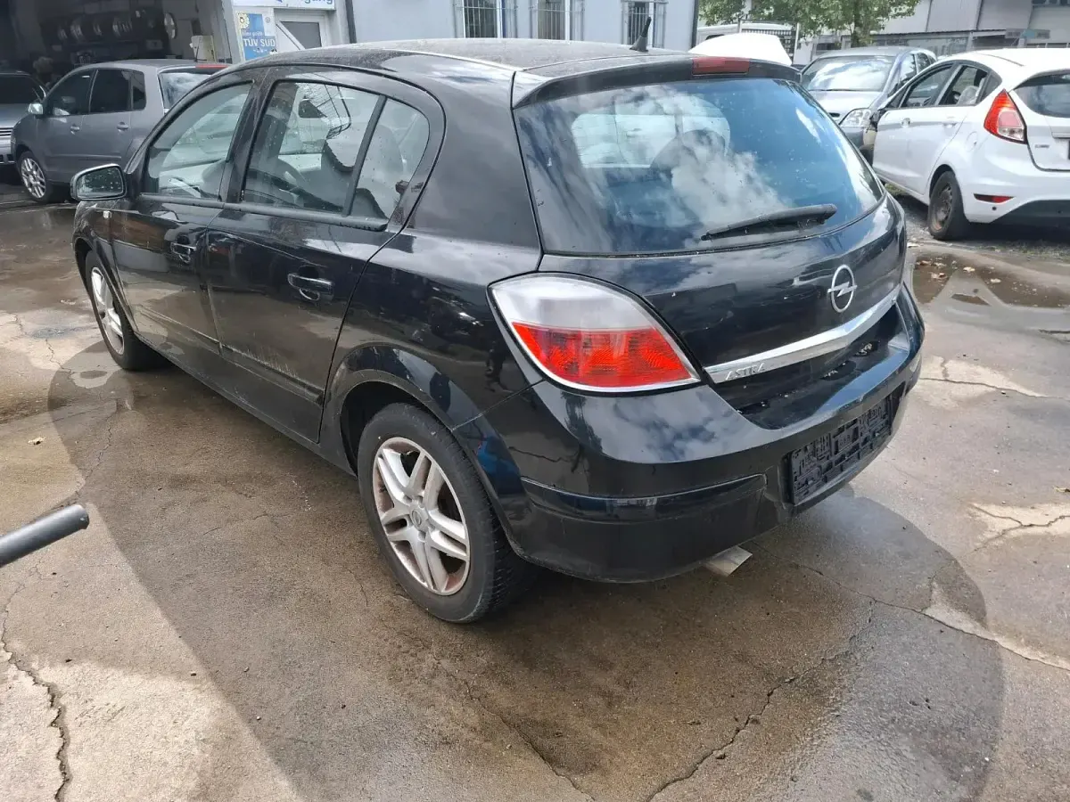Brugt Opel Astra 140 HK (102 kW) 2006 Sort Sedan