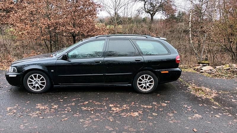 Gebraucht Volvo V40 115 PS (84 kW) 2001 Schwarz Kombi