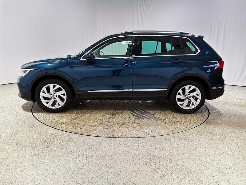 Gebraucht VW Tiguan Move 150 PS (110 kW) 2023 Nightshade blue metallic SUV