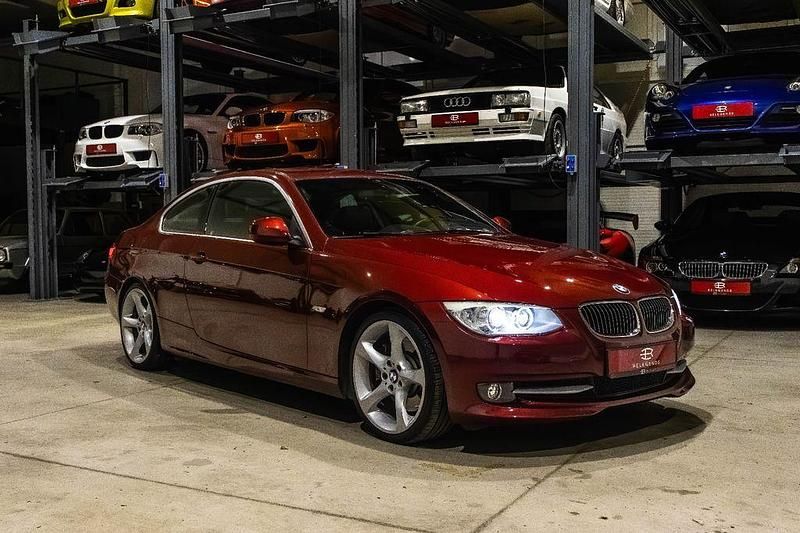Rot Gebraucht 2011 BMW 335 Sport Line Coupé | 21.000 € (Fairer Preis) - Bild 1/4
