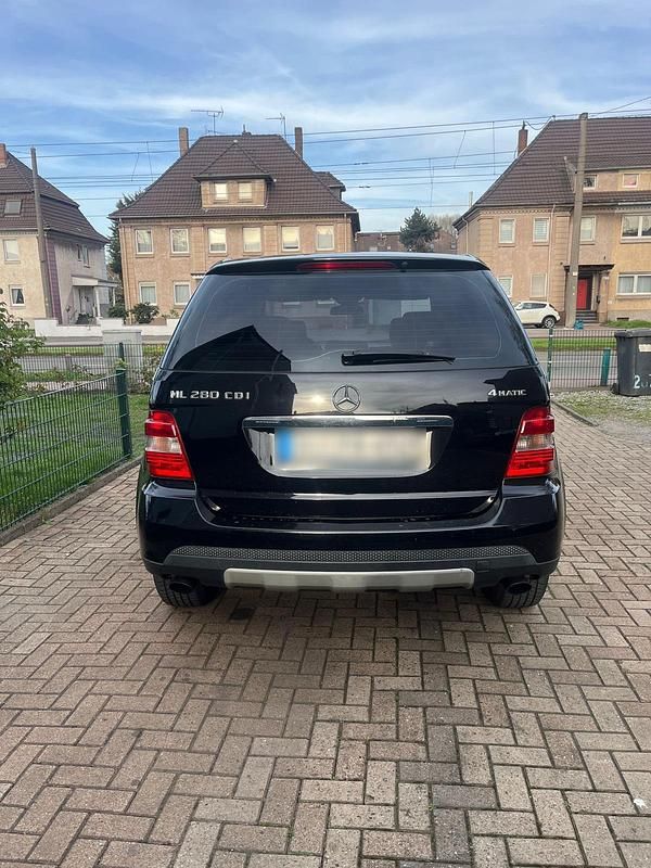 Gebraucht Mercedes ML280 190 PS (139 kW) 2007 Schwarz SUV