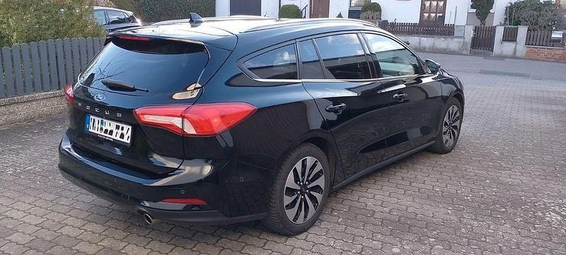 Gebraucht Ford Focus Cool & Connect 125 PS (91 kW) 2019 Schwarz Kombi