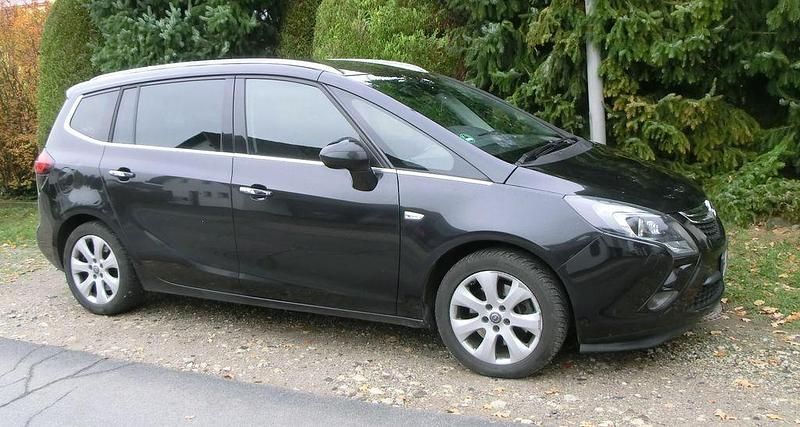 Schwarz Gebraucht 2012 Opel Zafira Tourer Innovation Van / Kleinbus | 5.990 € (Etwas zu teuer) - Bild 1/4