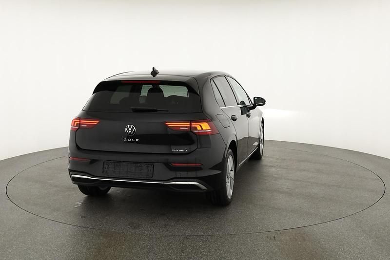 Neu VW Golf VIII Style 204 PS (150 kW) 2025 Grenadillschwarz metallic