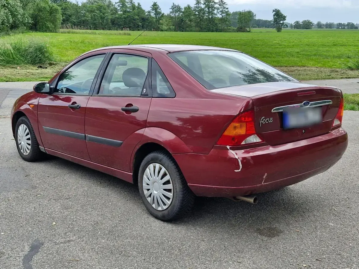 Gebraucht Ford Focus Ghia 116 PS (85 kW) 1999 Rot Limousine