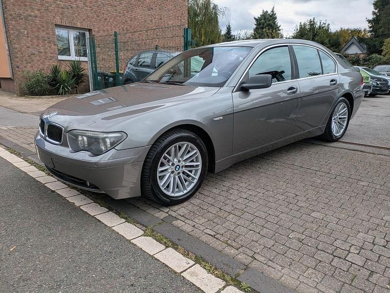 Grau Gebraucht 2003 BMW 745 Limousine | 5.999 € (Fairer Preis) - Bild 1/4