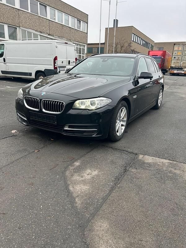 Schwarz Gebraucht 2014 BMW 520 Kombi | 6.790 € (Guter Preis) - Bild 1/4
