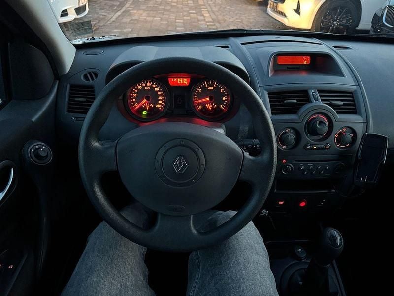 Gebraucht Renault Mégane II 113 PS (83 kW) 2003 Silber Limousine