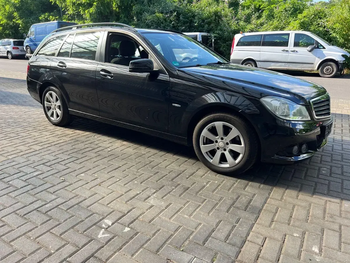 Second-hand Mercedes C200 184 CP (135 kW) 2011 Negru Break