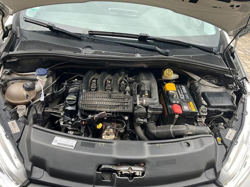 Weiß Gebraucht 2016 Peugeot 208 Active Kleinwagen | 3.850 € (Guter Preis) - Bild 1/4