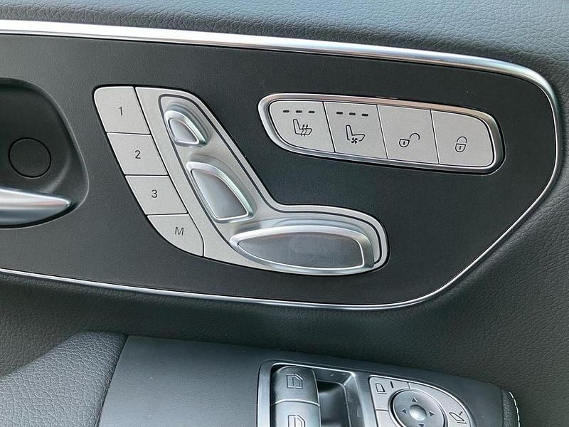 Gebraucht Mercedes V300 237 PS (174 kW) 2026 Schwarz Van / Kleinbus