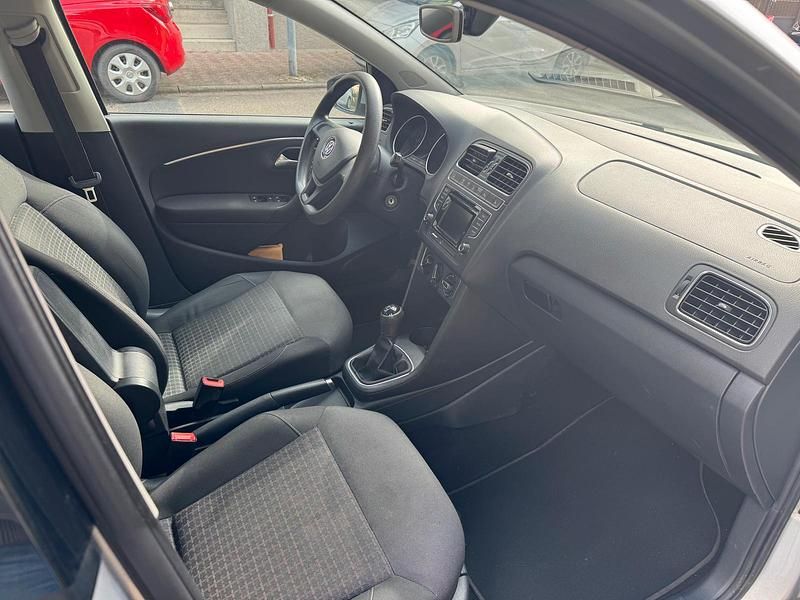 Gebraucht VW Polo 60 PS (44 kW) 2014 Silber Limousine