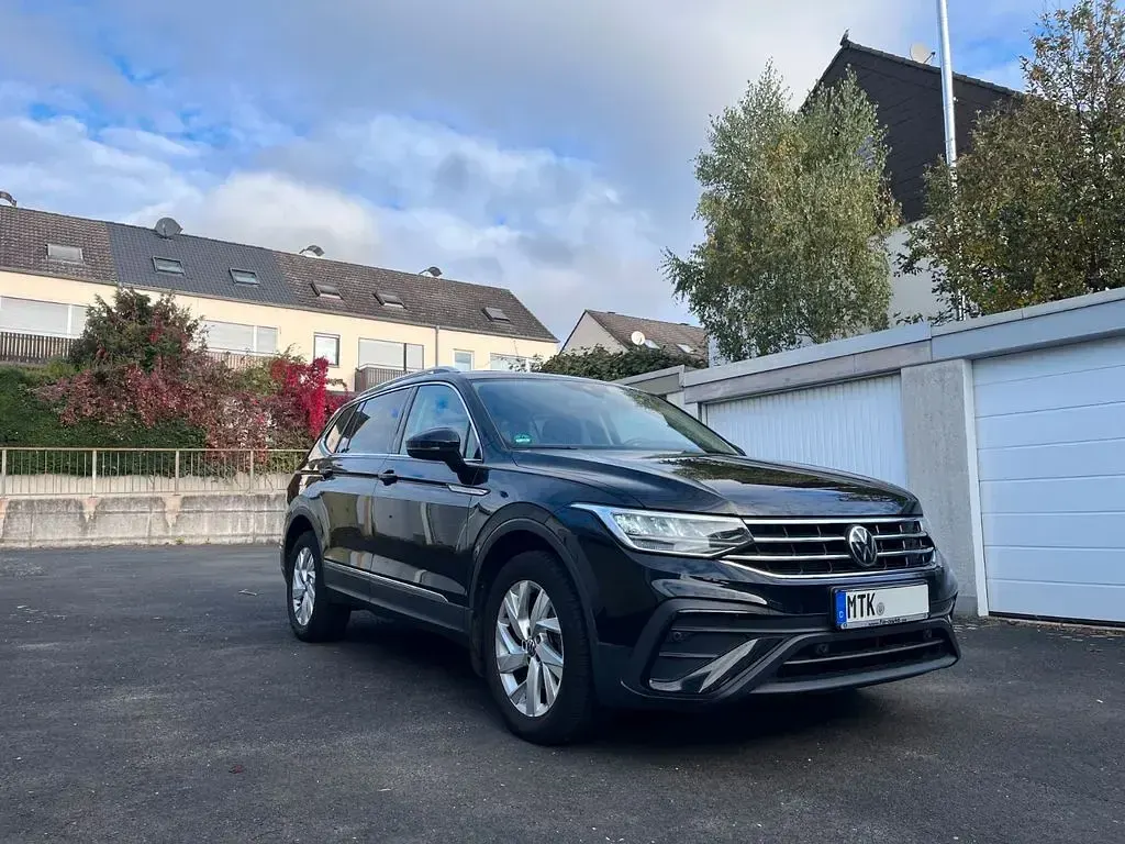 Gebraucht VW Tiguan Allspace 150 PS (110 kW) 2023 Schwarz SUV