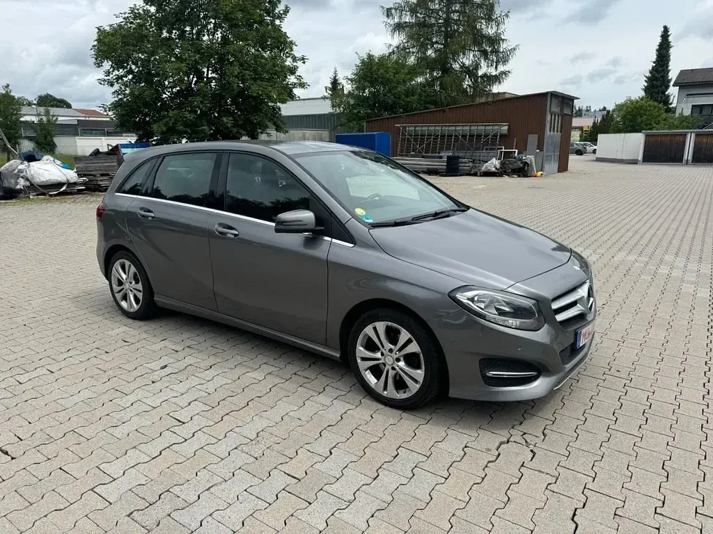 Gebraucht Mercedes B200 136 PS (100 kW) 2015 Grau Kleinwagen