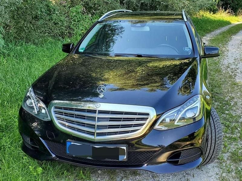 Schwarz Gebraucht 2015 Mercedes E250 Elegance Kombi | 14.000 € (Fairer Preis) - Bild 1/4