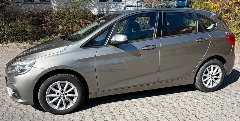 Gebraucht BMW 218 Active Tourer Advantage 136 PS (100 kW) 2016 Silber Van / Kleinbus