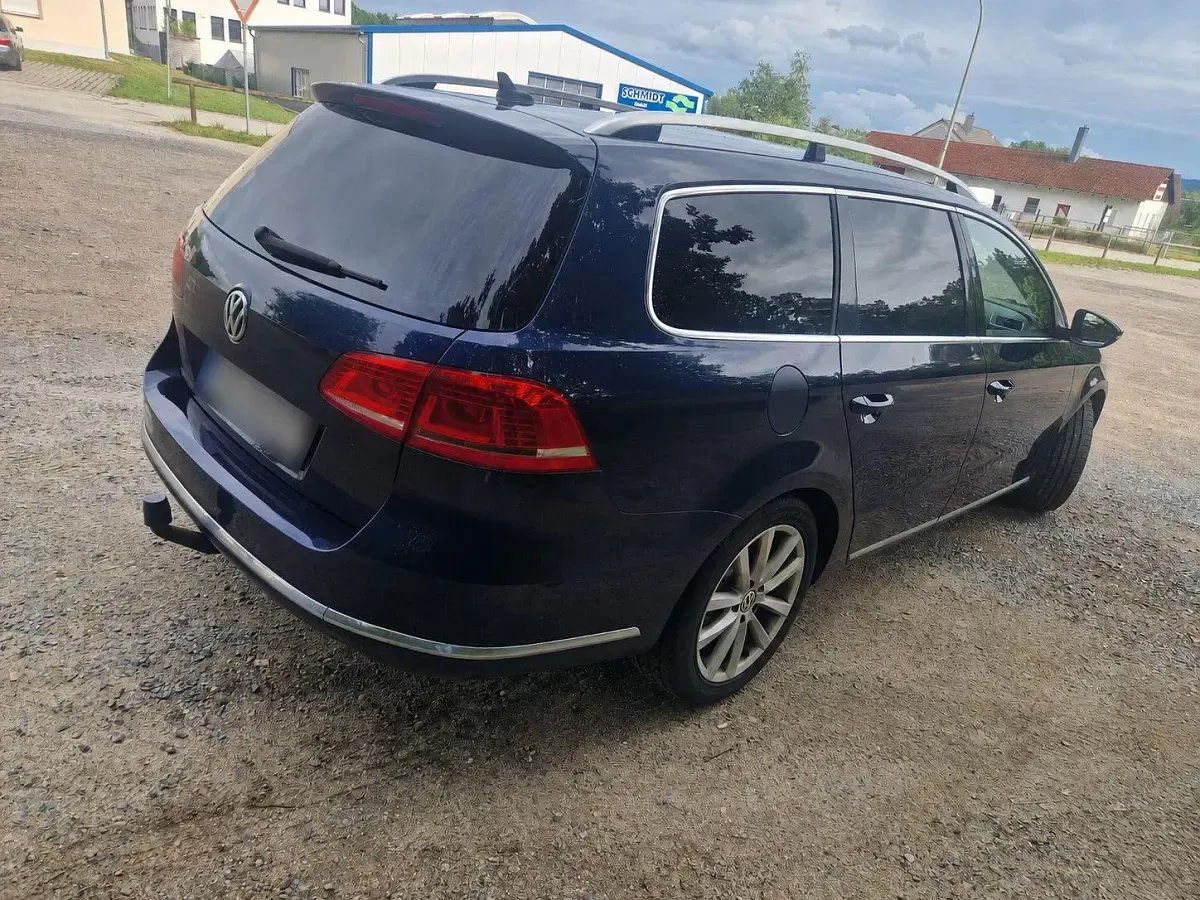 Gebraucht VW Passat Highline 140 PS (102 kW) 2013 Blau Kombi