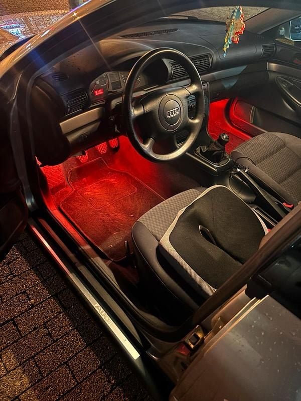 Gebraucht Audi A4 125 PS (91 kW) 2000 Silber Limousine