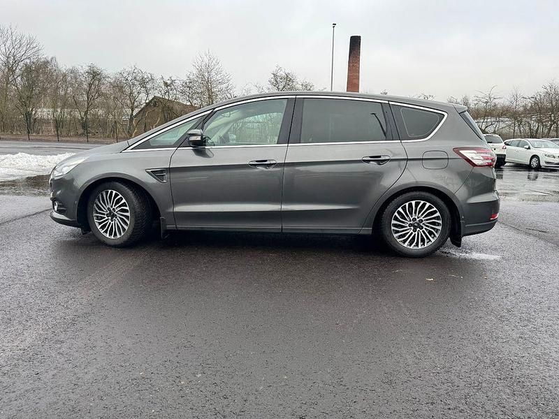 Gebraucht Ford S-MAX Titanium 190 PS (139 kW) 2018 Grau Van / Kleinbus