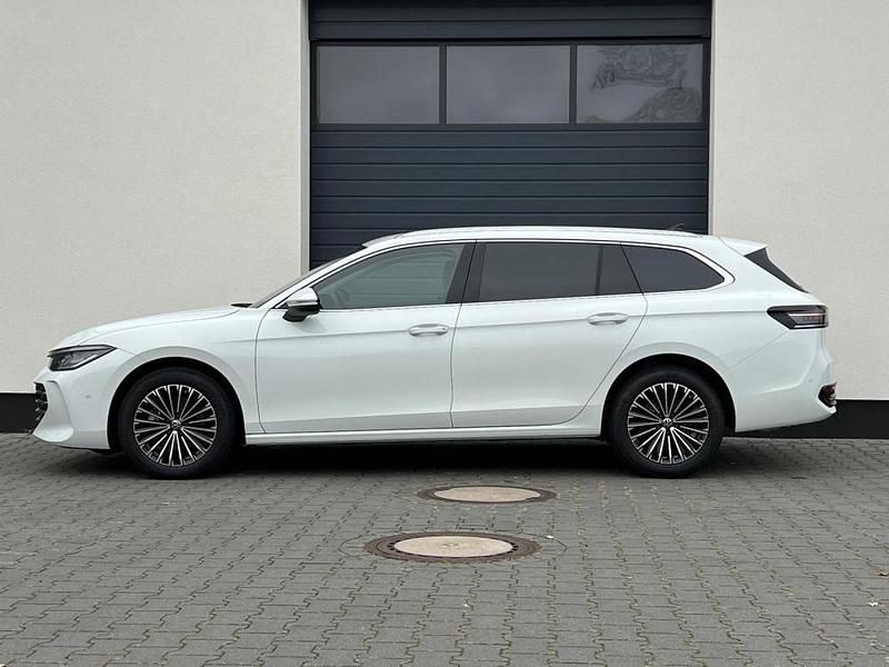 Neu VW Passat Elegance 150 PS (110 kW) 2025 Pure white Kombi