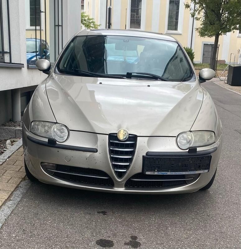 Grau Gebraucht 2005 Alfa Romeo 147 Kleinwagen | 850 € (Fairer Preis) - Bild 1/4