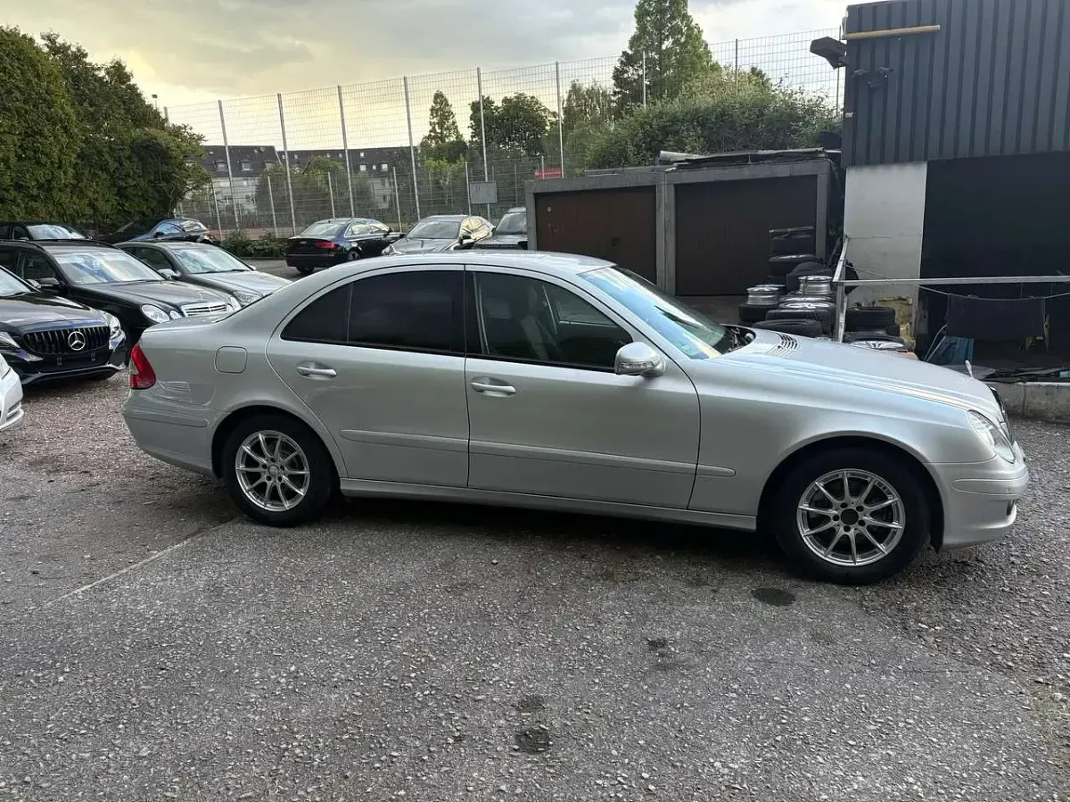 Gebraucht Mercedes E200 184 PS (135 kW) 2008 Iridiumsilber  metalliclack Limousine