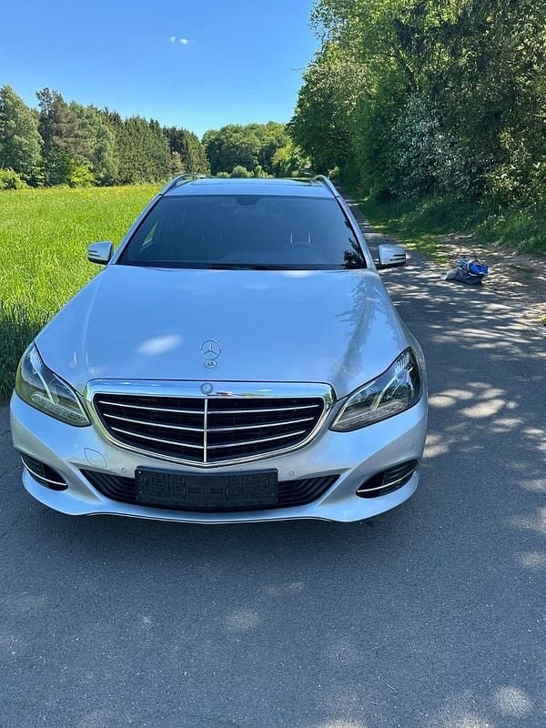 Silber Gebraucht 2015 Mercedes 220 Kombi | 12.600 € (Fairer Preis) - Bild 1/4