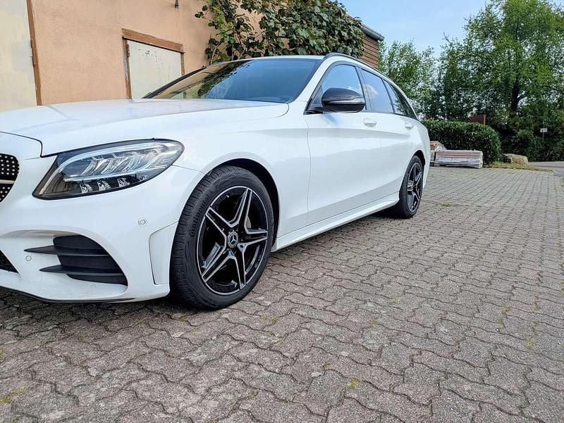 Weiß Gebraucht 2019 Mercedes C220 AMG line Kombi | 26.999 € (Fairer Preis) - Bild 1/4